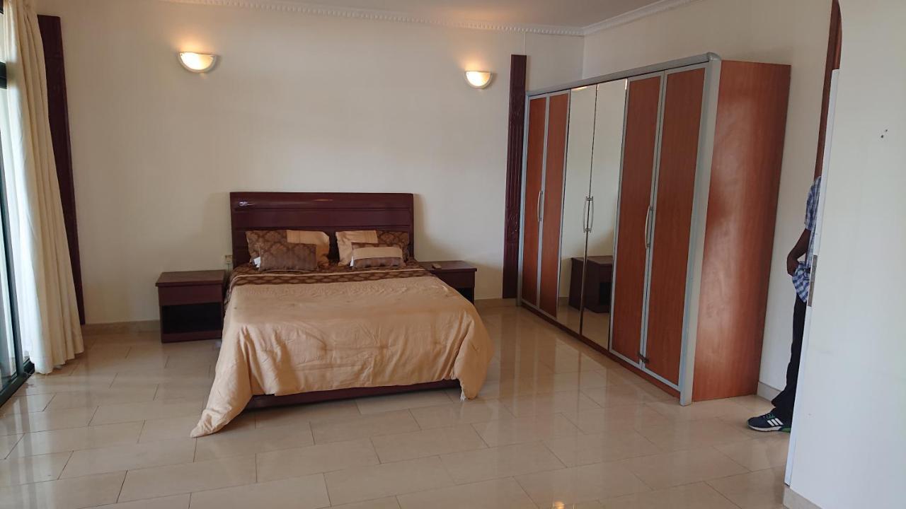 Dynasty Beach Apartments Dar es Salaam Buitenkant foto